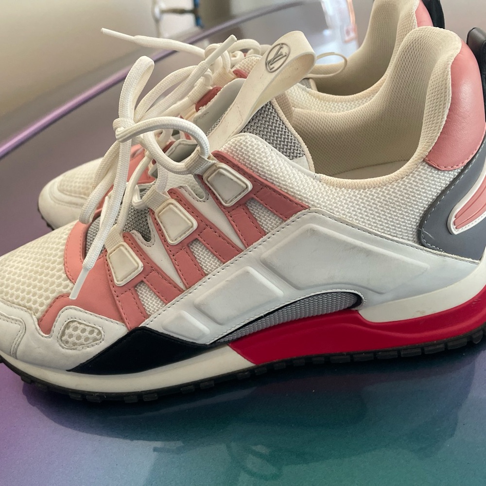 Women’s LV Run Away Sports Shoes